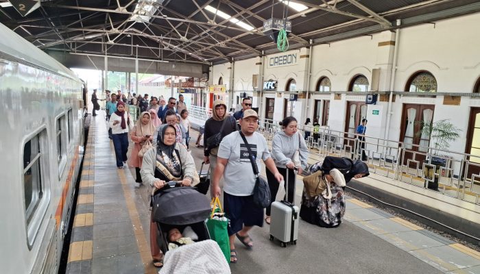 Keandalan Operasional Kereta Api di Daop 3 Cirebon Kunci Sukses Angkutan Lebaran 2025
