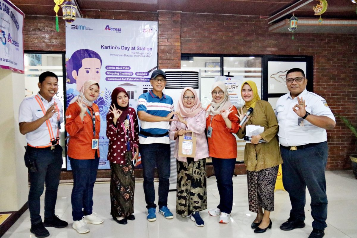 GemaMadani.com - Memperingati Hari Kartini, KAI Daop 3 Cirebon Gelar Lomba Baca Puisi dan Shopping At Station