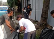 GemaMadani.com - Pelaku Usaha dan Warga Kesenden Bersihkan Saluran Drainase Sepanjang Jalan Diponegoro