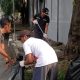 GemaMadani.com - Pelaku Usaha dan Warga Kesenden Bersihkan Saluran Drainase Sepanjang Jalan Diponegoro