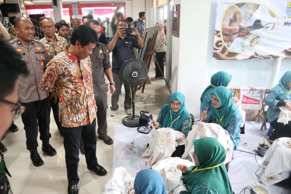 GemaMadani.com - Wali Kota Cirebon Buka DEKORASI 2025, Dorong Pelestarian Budaya Lewat UMKM 2