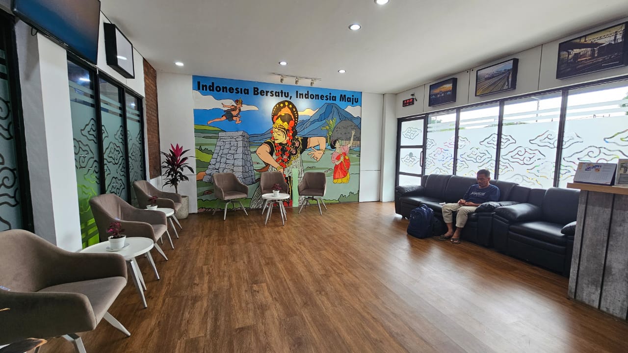 Gema Madani - Service Excellence, KAI Sediakan Luxury Lounge di Stasiun Cirebon