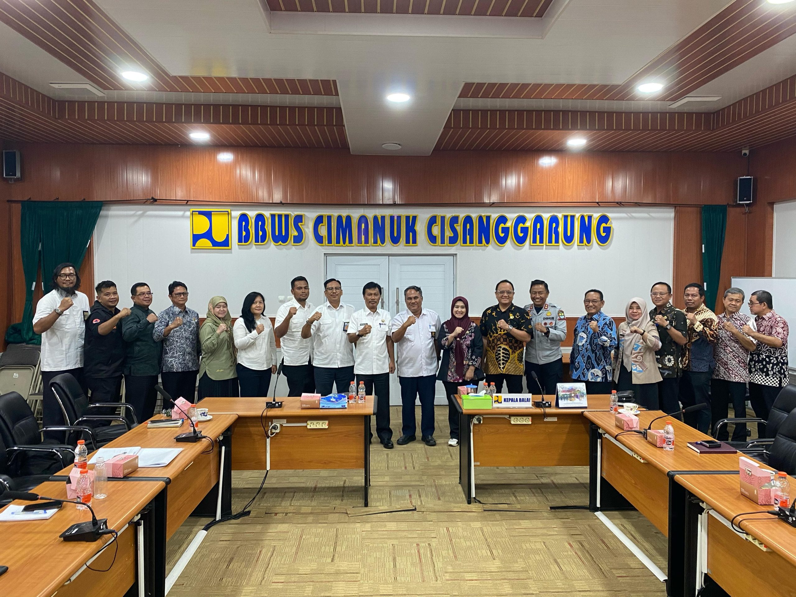 Gema Madani - Pemkot Cirebon dan BBWS Cimancis Bahas Langkah Strategis untuk Normalisasi Sungai Serta Penanggulangan Banjir - Halaman Utama