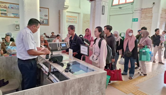 GemaMadani.com - Selama Angkutan Lebaran 2025 KAI Daop 3 Cirebon Layani 338.855 Pelanggan - Berita2