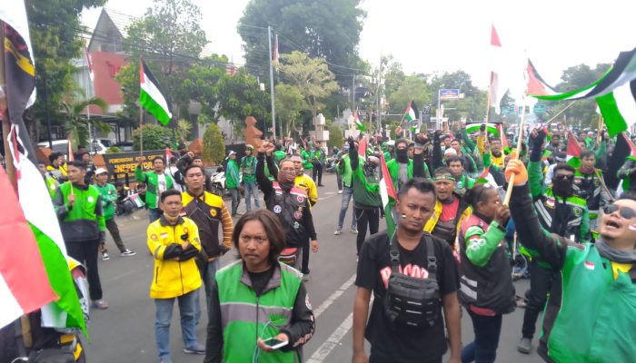 GemaMadani.com - GemaMadani.com - Ribuan Pengemudi Ojol Siap Demo di Cirebon, Demi Kesejahteraan - BT2