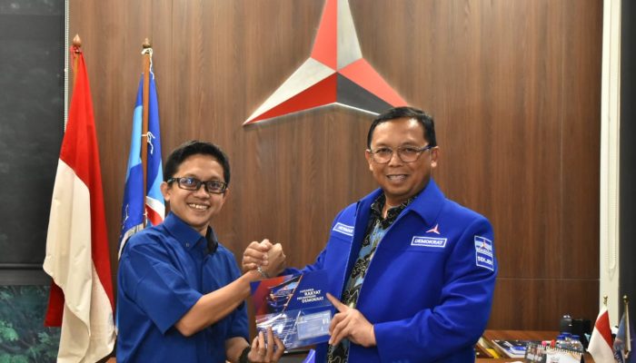 GemaMadani.com - Bergabungnya Para Tokoh dan Pengusaha ke Demokrat, Herman Khaeron Ini Sebagai Bukti Mas AHY Masih Punya Magnet Kuat di Masyarakat 2