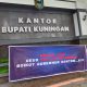 GemaMadani.com - Heboh! Didepan Kantor Bupati Kuningan, Ada Spanduk Boikot ‘Bapa Aing Gubernur Konten