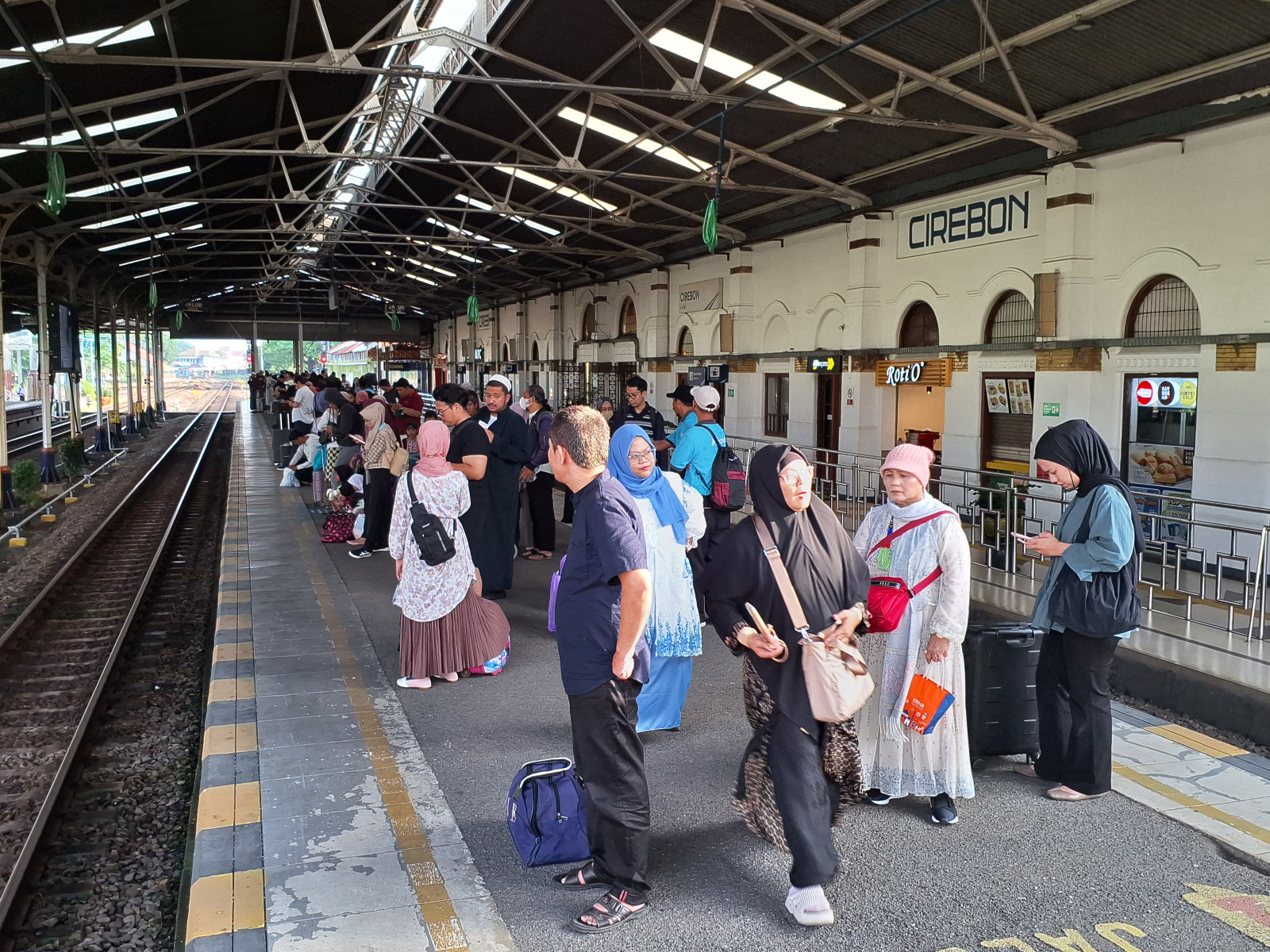 GemaMadani.com - Hingga April 2025, KAI Daop 3 Cirebon Layani Lebih Dari 600 Ribu Penumpang