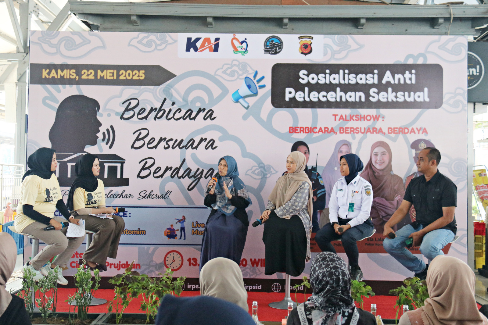 GemaMadani.com - KAI Gelar Talkshow Anti Pelecehan Seksual Berbicara, Bersuara, Berdaya di Stasiun Cirebon Prujakan