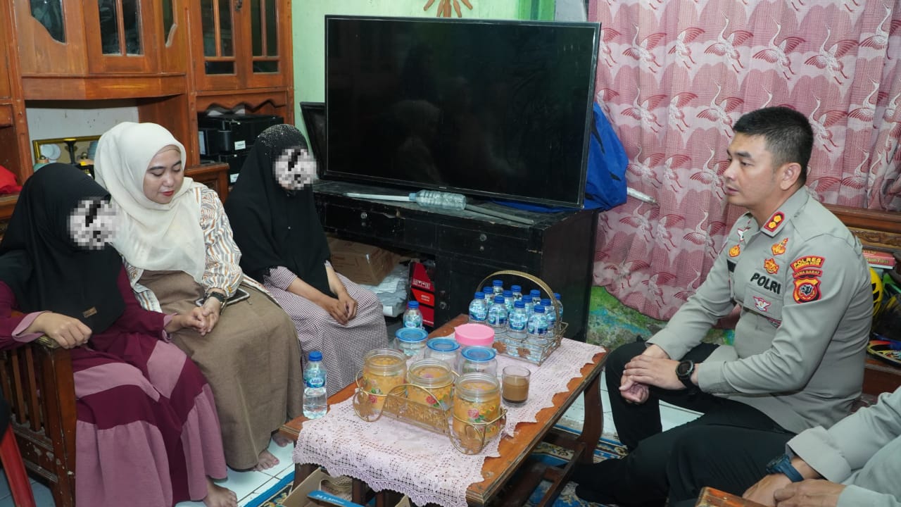 GemaMadani.com - Keseriusan Menangani Kasus Pelecehan Seksual, Kapolres Cirebon Kota Kunjungi Keluarga Korban