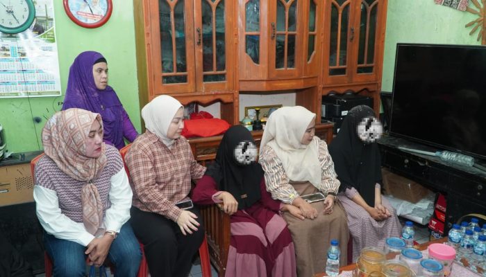 GemaMadani.com - Keseriusan Menangani Kasus Pelecehan Seksual, Kapolres Cirebon Kota Kunjungi Keluarga Korban
