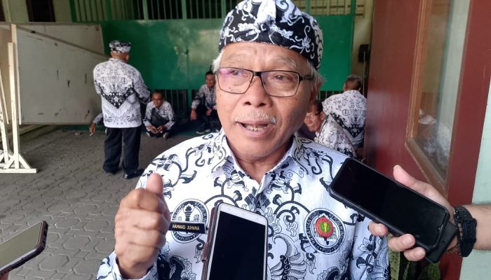 Ketua PGRI Jawa Barat, Mendesak Pemerintah Agar Segera Dibuat Undang-undang Perlindungan Hukum Bagi Para Guru
