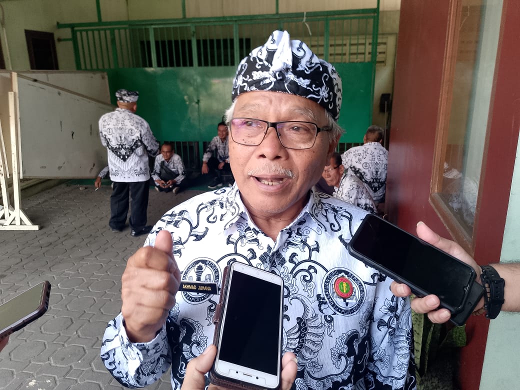 GemaMadani.com - Ketua PGRI Jawa Barat, Mendesak Pemerintah Agar Segera Dibuat Undang-undang Perlindungan Hukum Bagi Para Guru