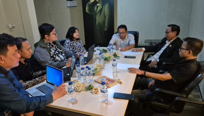 GemaMadani.com - Ketum SMSI Firdaus Bersama Sekjen Makali Kumar Terima Kunjungan Tim KPK untuk Cegah Korupsi di Sektor Usaha Media Siber 2