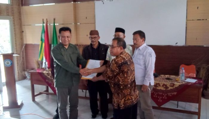 PDM Serahkan SK Kepala SMK Muhammadiyah Majalengka