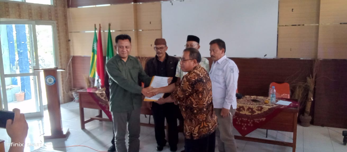 PDM Serahkan SK Kepala SMK Muhammadiyah Majalengka
