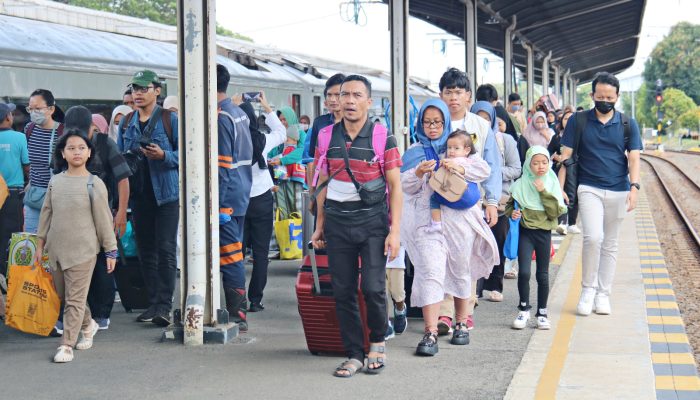 GemaMadani.com - Sambut Libur Waisak, KAI Daop 3 Cirebon Sediakan 23 Ribu Tiket Kereta Api 2
