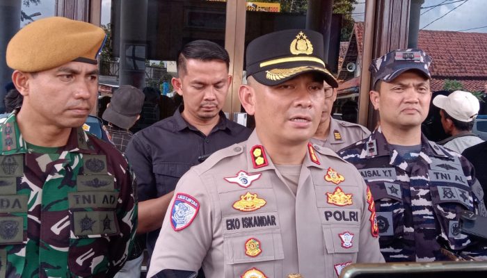 Tim gabungan Polres Cirebon Kota dan TNI, Amankan Belasan Preman Kapolres Cirebon Kota : Komitmen Bersihkan Cirebon dari Premanisme