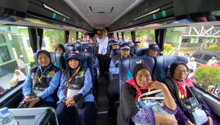 GemaMadani.com - Wali Kota Cirebon Lepas 353 Jamaah Haji Kloter 10 KJT Menuju Tanah 3Suci