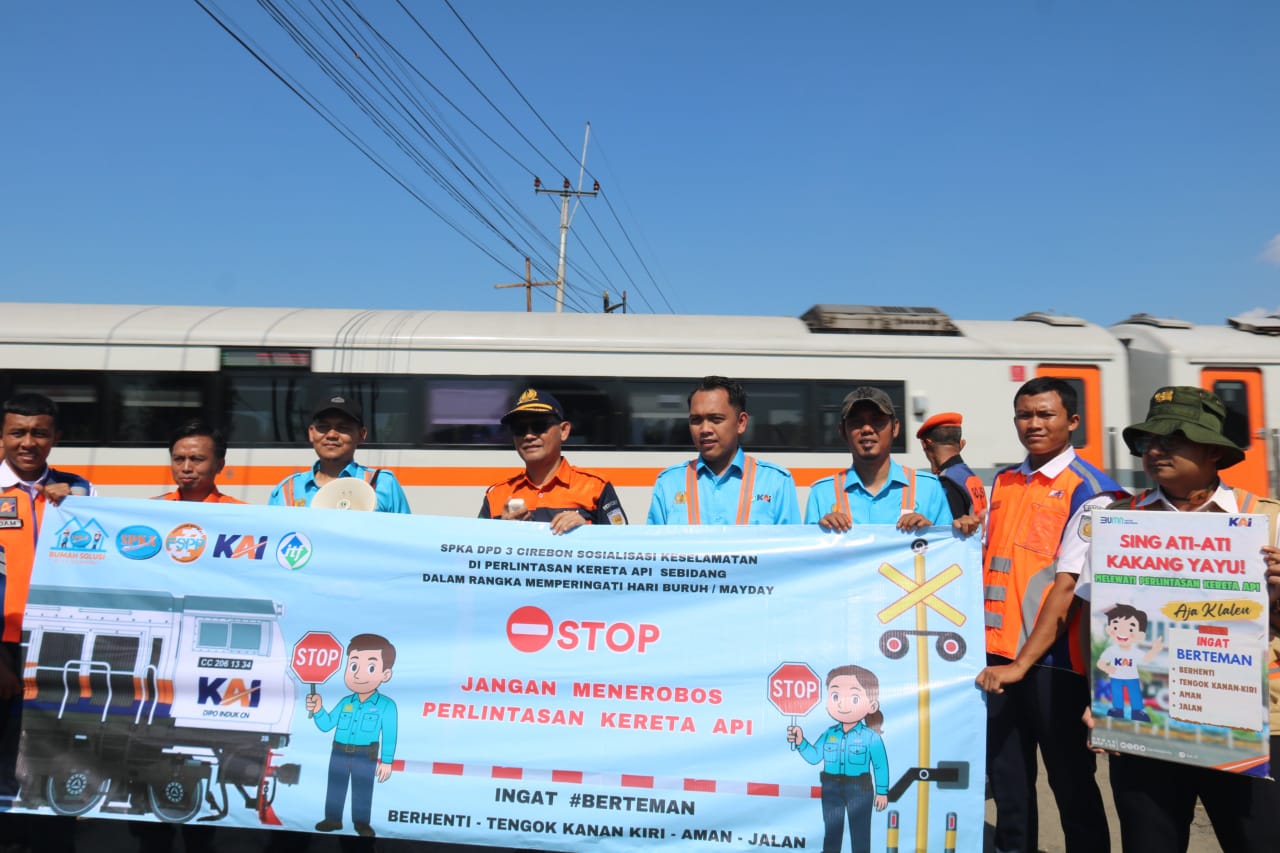 GemaMadani.com - Peringati May Day, KAI Daop 3 Gelar Kampanye Keselamatan di 9 Titik Perlintasan Sebidang