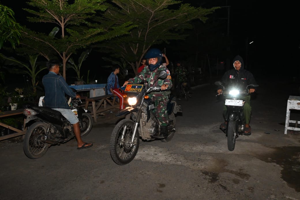 GemaMadani.com Babinpotdirga Lanud Sugiri Sukani Menggelar Patroli Gabungan Demi Kenyamanan Dan Keselamatan Masyarakat 2