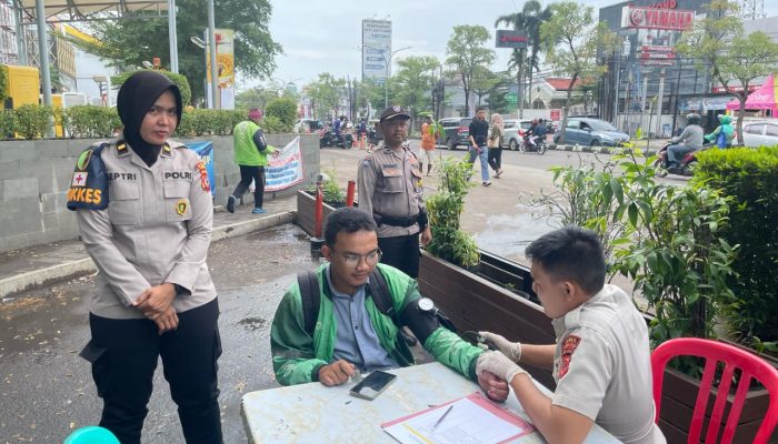 GemaMadani.com - Dokkes Polres Cirebon Kota Gelar Rikkes Gratis untuk Pengemudi Ojek Online dan Kepedulian Kesehatan Masyarakat 2