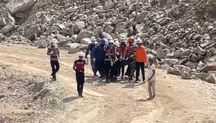 Hari Ke Empat Pencarian Korban Longsor Gunung Kuda Sudah Ditemukan 21 Orang Meninggal Dunia, Tinggal 4 Orang Lagi Masih Dalam Pencarian Tim Gabungan