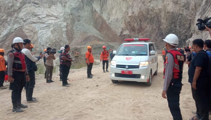 Hari Kedua Tim Gabungan Berhasil Menemukan 3 Korban Dalam Kondisi Meninggal Dunia, Jadi Total 17 Orang Meninggal Dunia Akibat Longsor Galian C Gunung Kuda