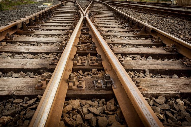 GemaMadani.com - KAI Daop 3 Cirebon Pidanakan Pelaku Pencurian Cadangan Rel Kereta Api di KM 123+6 Antara Stasiun Pegadenbaru-Cikaum Subang