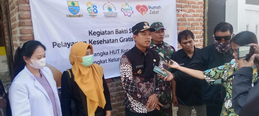 GemaMadani.com Kelurahan Kesenden Dan Puskesmas Kejaksan Sambangi Para Lansia Ke Rumahnya Dalam Program Kesehatan Gratis 2