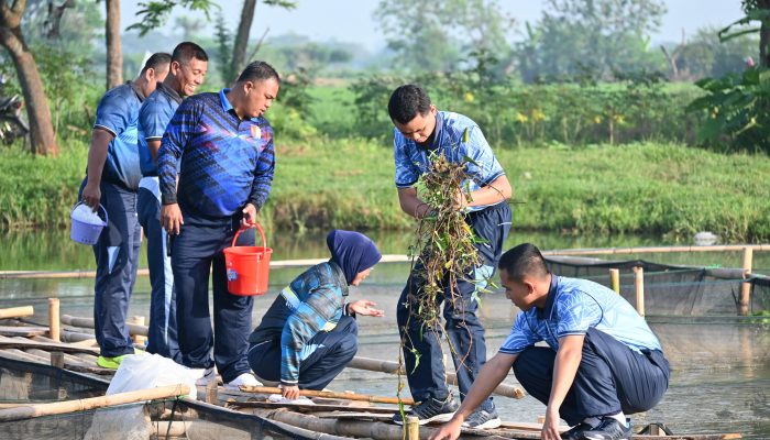 Personel Lanud SKI Pantau Perkembangan Ikan, Wujudkan Hanpangan Nasional