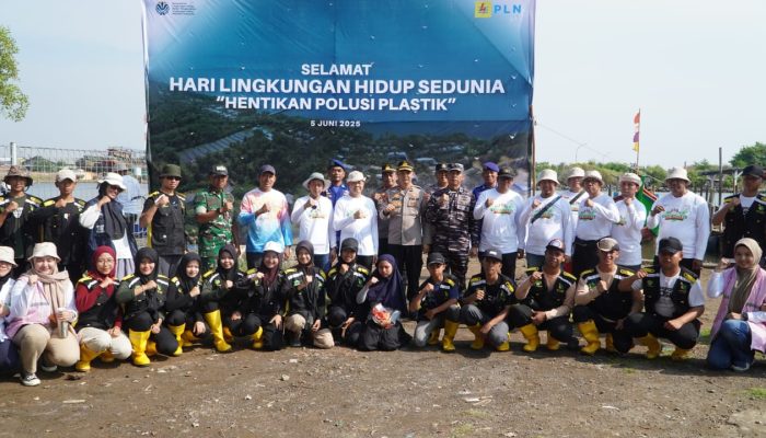 GemaMadani.com - Polres Cirebon Kota Peringati Hari Lingkungan Hidup, Sekaligus Aksi Bersih Pantai dan Tanam Mangrove di Kejawanan 2
