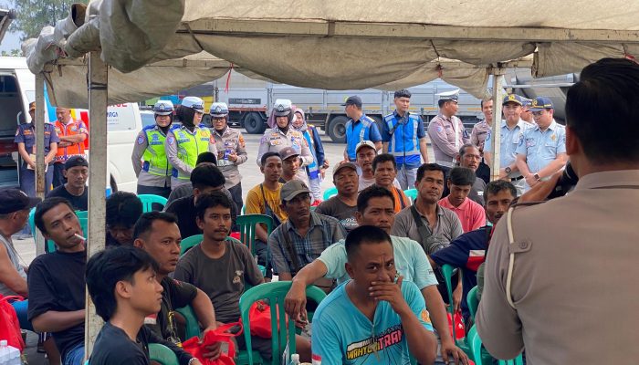 GemaMadani.com Satlantas Polres Cirebon Kota Melakukan Pendekatan Persuasif Dan Berikan Edukasi Kepada Pengemudi Truk Bahaya ODOL 2