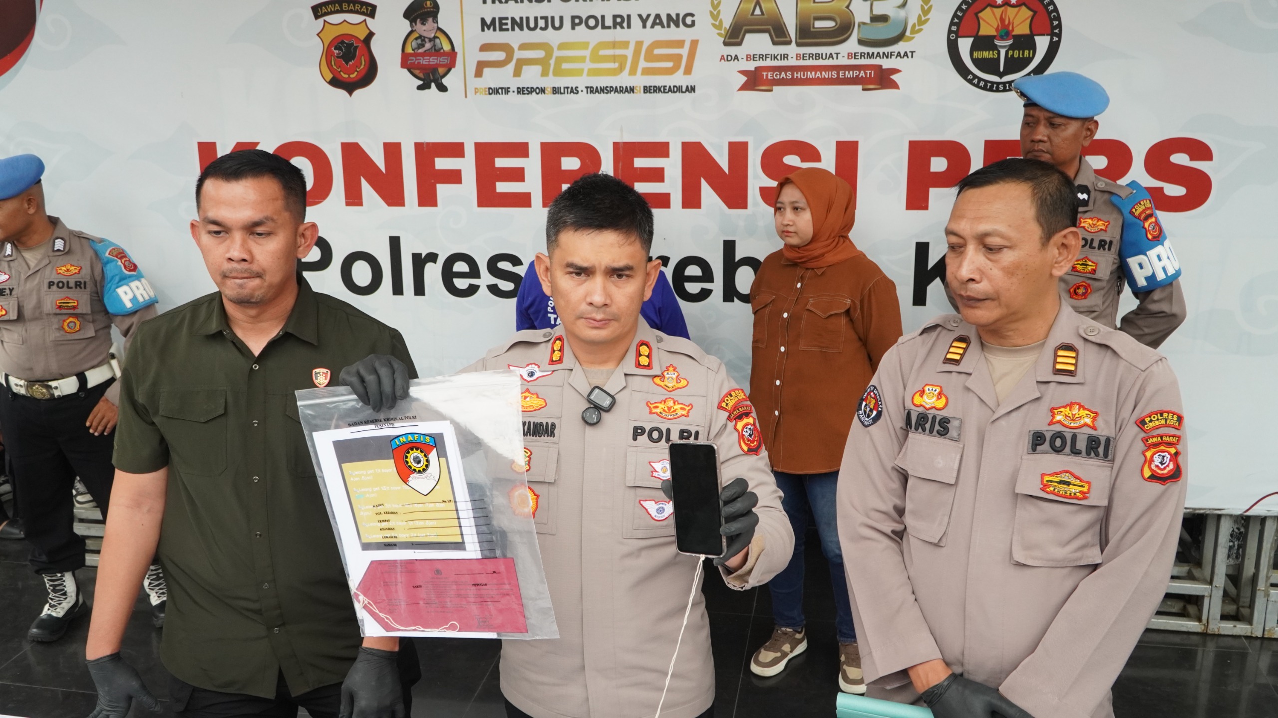 GemaMadani.com - Satreskrim Polres Cirebon Kota, Tangkap Wanita Muda Pelaku Arisan Bodong Korban Rugi Hingga Milyaran Rupiah