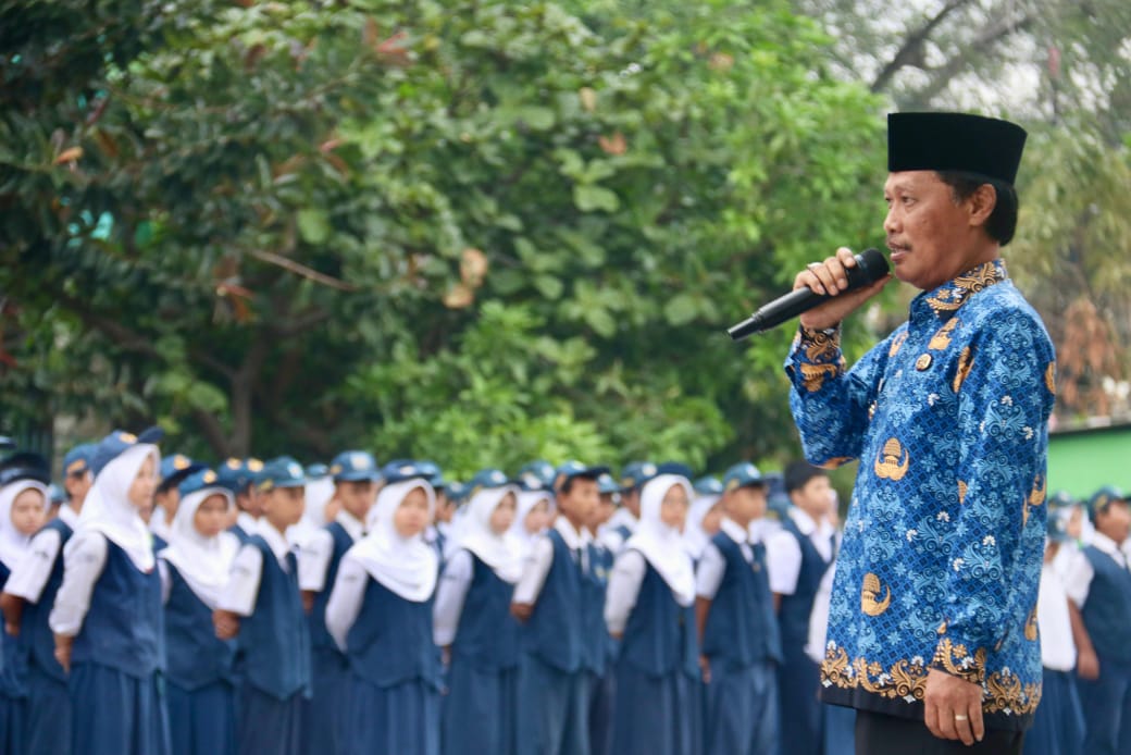 GemaMadani.com - Upacara Bukan Sekadar Rutinitas, Wali Kota Ajak Pelajar Bangun Disiplin dan Jiwa Kebangsaan