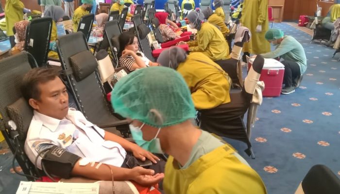 GemaMadani.com 1.300 Pendonor Di Cirebon Pecahkan Rekor MURI Donor Darah Wujud Nyata Kepedulian Sosial 2