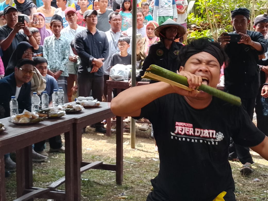 GemaMadani.com Dalam Rangka HUT Kota Cirebon Ke 598 Kelurahan Kalijaga Mengadakan Acara Debus Hingga Kirab Tumpeng Dan Festival Kali Pacit