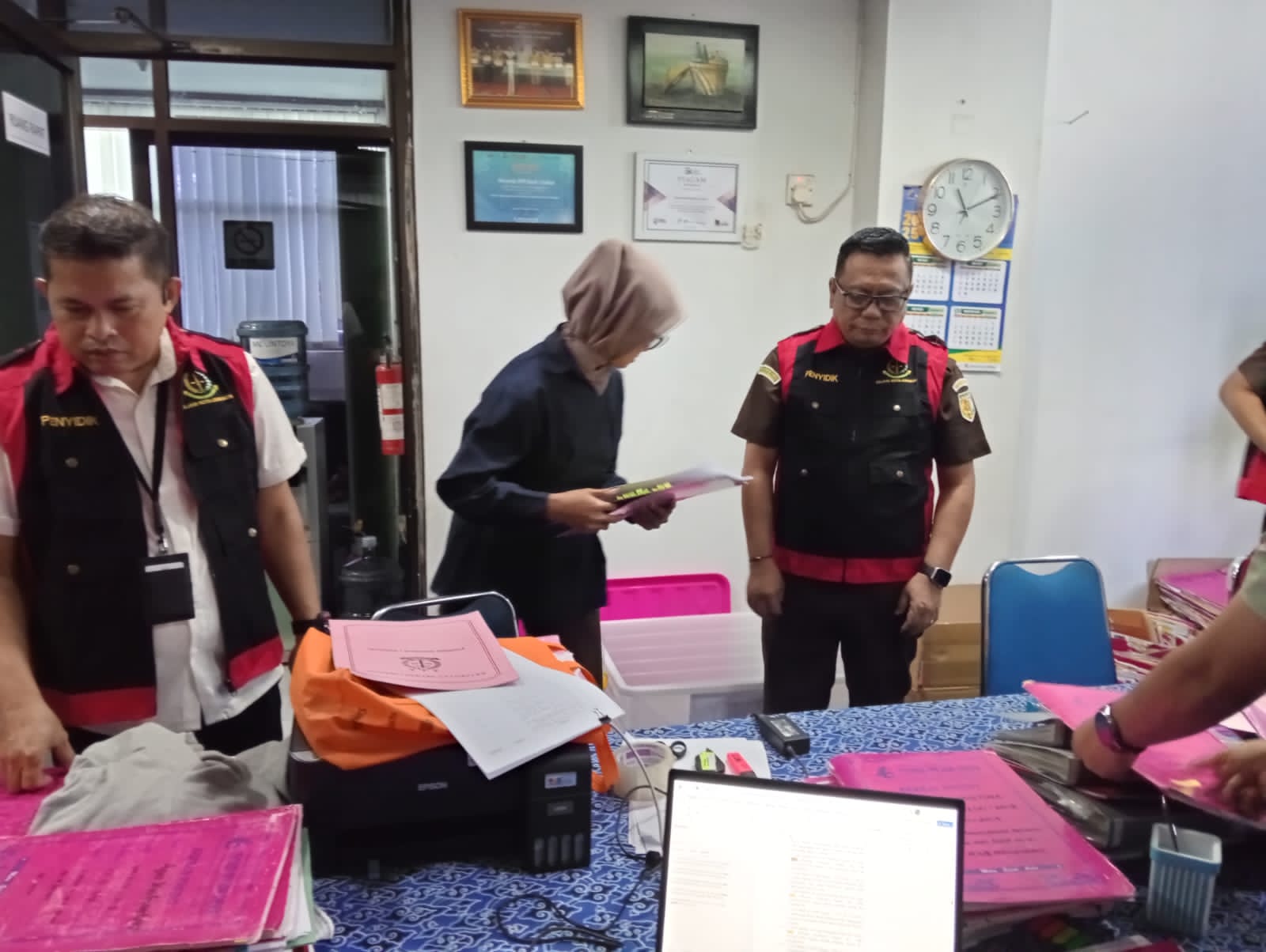 GemaMadani.com Diduga Menyalurkan Kredit Yang Ditaksir Merugikan Negara Puluhan Miliar BPR Cirebon Digeledah