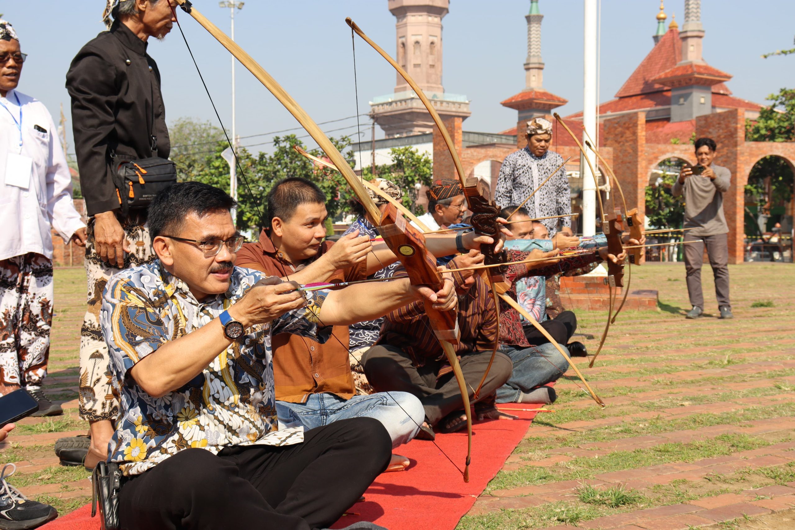 GemaMadani.com Gladhen Jemparingan Membidik Makna Dan Menjaga Warisan Budaya Nusantara