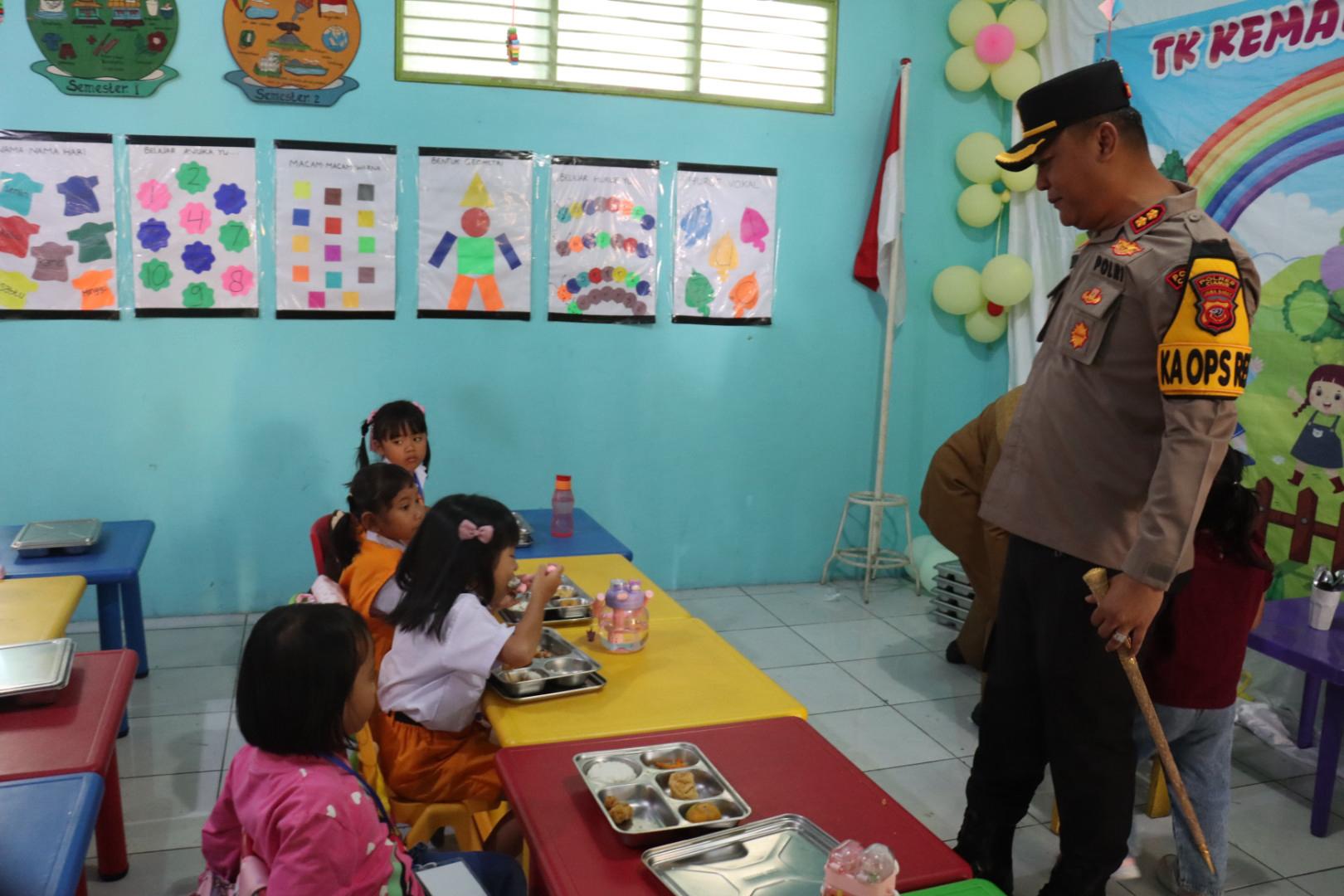 GemaMadani.com Kapolres Ciamis Melakukan Kunjungan Kerja Pelaksanaan MBG Ke TK Kemala Bhayangkari 25