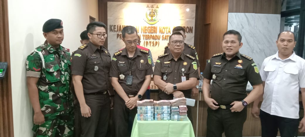 GemaMadani.com Kejari Kota Cirebon Menetapkan 4 Tersangka Dalam Kasus Penyelewengan Dana PIP Di SMAN 7 Kota Cirebon
