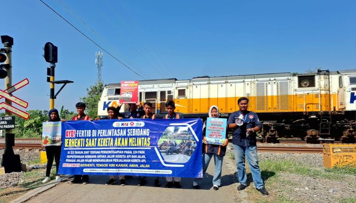 GemaMadani.com Kolaborasi KAI Daop 3 Cirebon Dengan Edan Sepur Sosialisasi Waspada Pencegahan Penumpang Kereta Dari Tindakan Pelecehan Seksual Dan Imbauan Keselamatan Di Perlintasan Sebidang 2