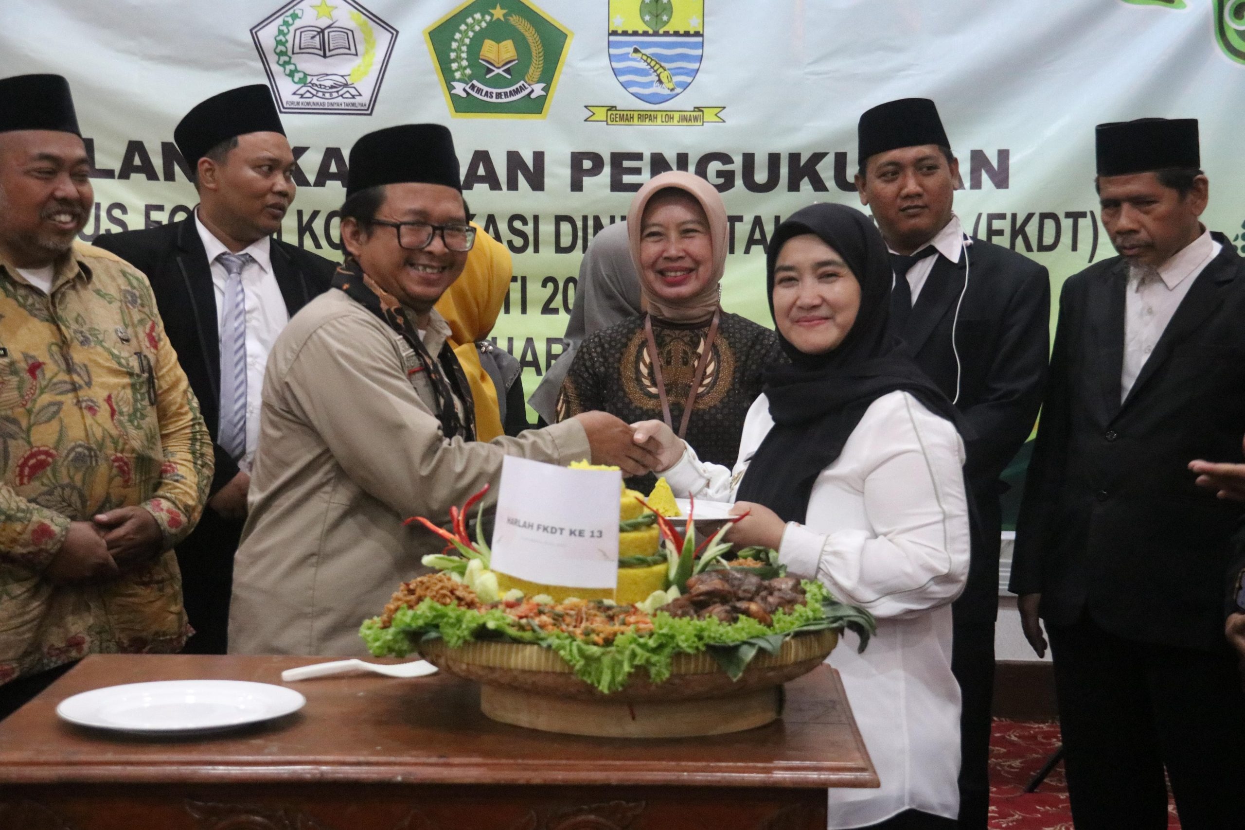 GemaMadani.com Pengurus FKDT Kota Cirebon 2025–2030 Resmi Dilantik Wakil Wali Kota Tekankan Pentingnya Sinergi Pendidikan Keagamaan