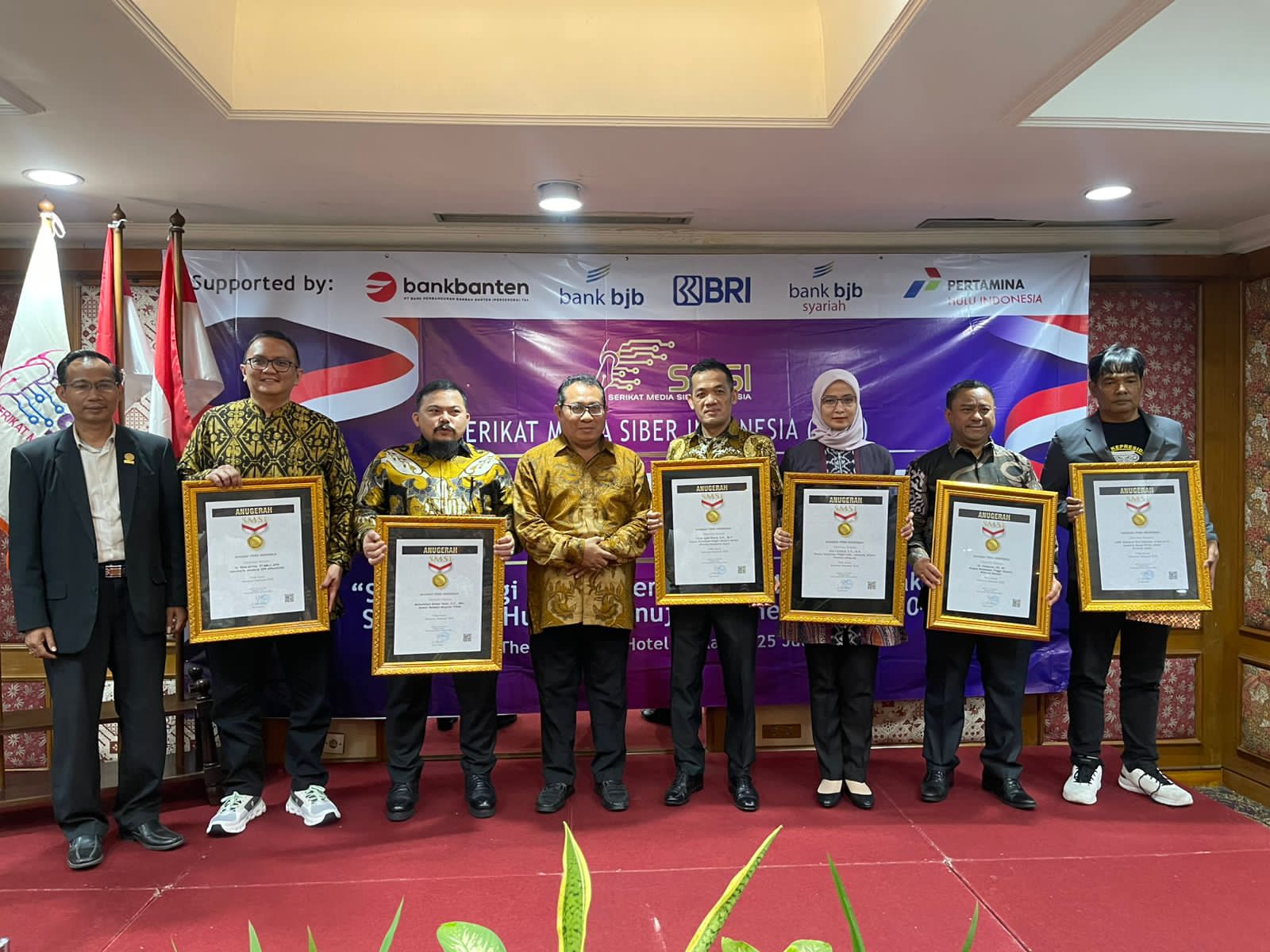 GemaMadani.com Puluhan Tokoh Nasional Raih Anugerah Sahabat Pers Dan Pin Emas Dalam Konvensi Nasional SMSI