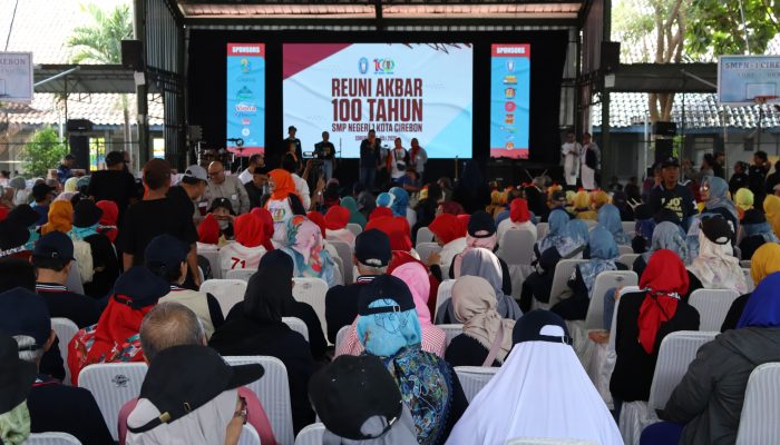 GemaMadani.com Sekda 100 Tahun SMPN 1 Kota Cirebon Cermin Kekuatan Silaturahmi Lintas Generasi 2
