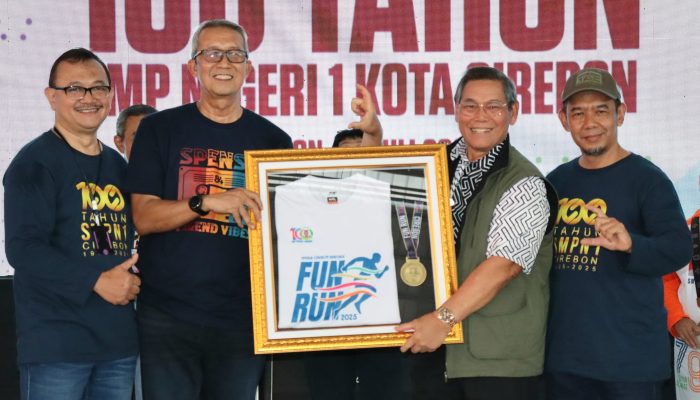 Sekda: 100 Tahun SMPN 1 Kota Cirebon Cermin Kekuatan Silaturahmi Lintas Generasi