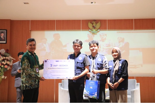 GemaMadani.com Tim PPK ORMAWA BEM FIKES UMP Raih Juara Internasional Di Ajang ISCONEX 2025 Lewat Inovasi Teknologi Kesehatan 22GlucoScreen22