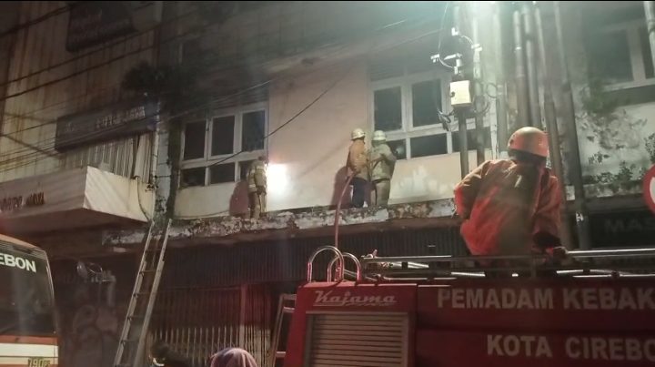 GemaMadani.com Toko Singapura Jalan Pasuketan Cirebon Kebakaran Tidak Ada Korban Jiwa Dalam Kejadian Ini