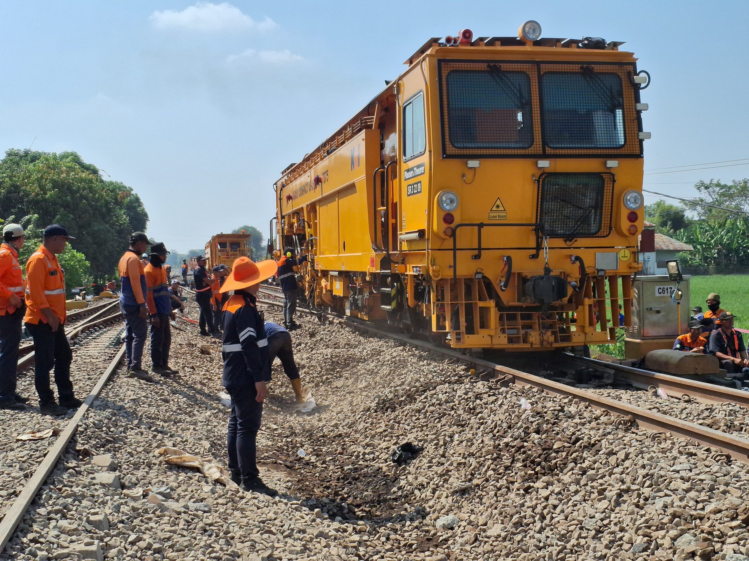 GemaMadani.com KA Argo Bromo Anggrek Berhasil Dievakuasi