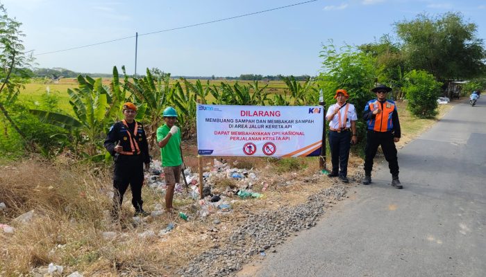 KAI Daop 3 Cirebon Peringatkan Bahaya Pembakaran dan Pembuangan Sampah di Jalur Kereta